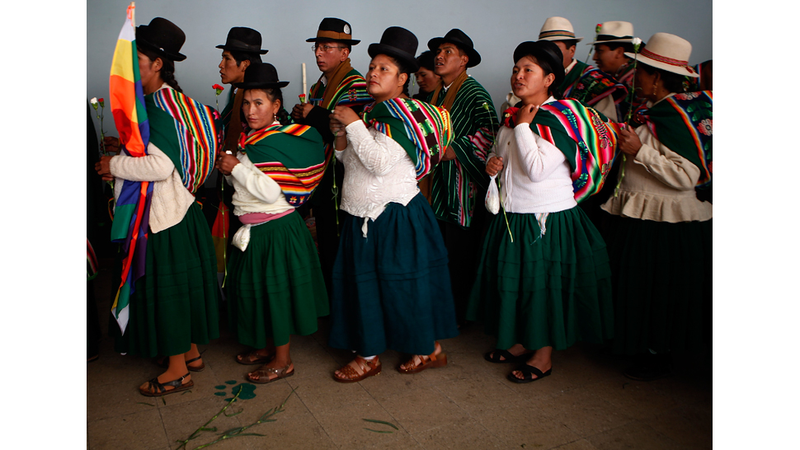 Illustration for article titled 350 Couples Married In Colorful Bolivian Mass Wedding